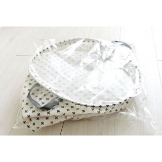 Organizer do Przechowywania Odzieży – Biały w Plusy – 35x45 cm