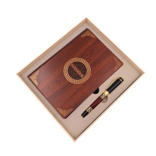 Zestaw Premium: Drewniany Notes A5 z Długopisem – Złote Detale