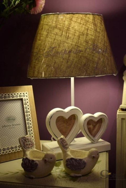 Lampa Stołowa z Ramkami na Zdjęcia – Styl Prowansalski