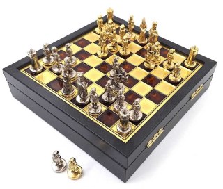 Szachy Metalowe z mosiężną szachownicą – Motyw Dynastia Macedońska – 20 x 20 cm