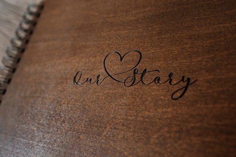 Album Drewniany na Zdjęcia - Our Story – 22x30 cm