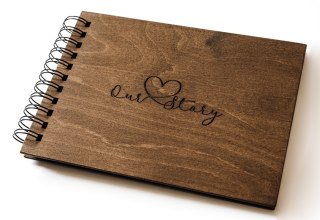 Album Drewniany na Zdjęcia - Our Story – 22x30 cm