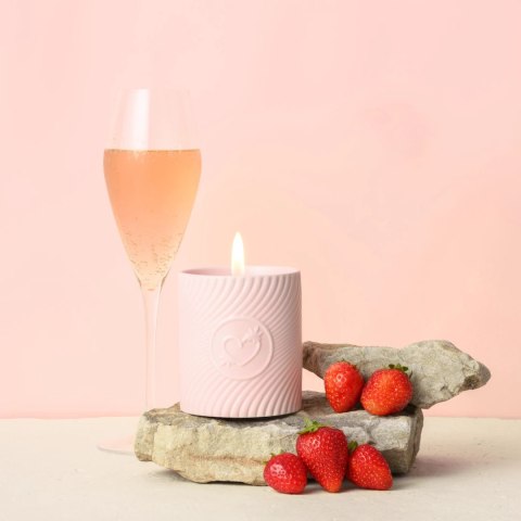 Świeca do Masażu z Olejem Konopnym (Truskawki i Szampan) – 120 ml