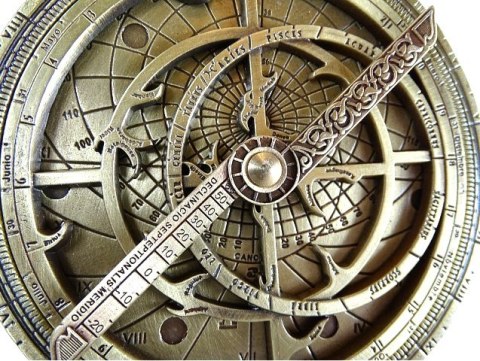 Astrolabium Europejskie na Drewnianym Postumencie – Replika Renesansowa – Wys. 12 cm