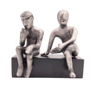 Rzeźba Dekoracyjna na Drewnianej Podstawie – Znak Zodiaku Bliźnięta – Wys. 18 cm