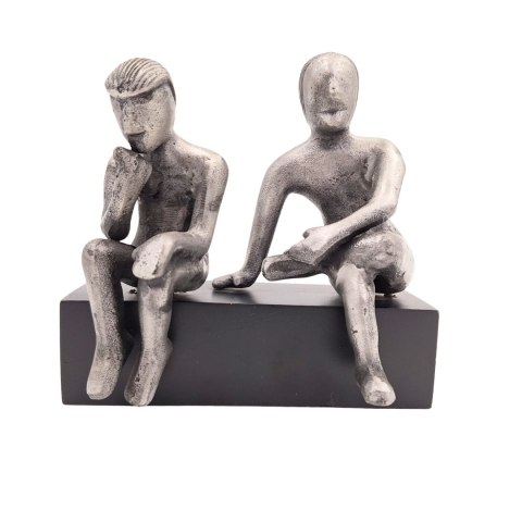 Rzeźba Dekoracyjna na Drewnianej Podstawie – Znak Zodiaku Bliźnięta – Wys. 18 cm