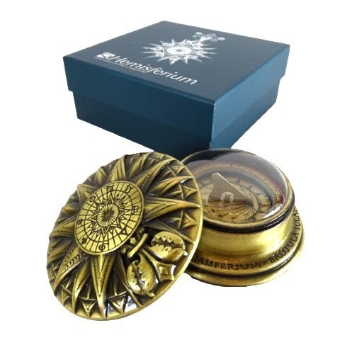 Kompas Solarny z Zegarem Słonecznym w Oprawie Mosiężnej – Średnica 8,5 cm