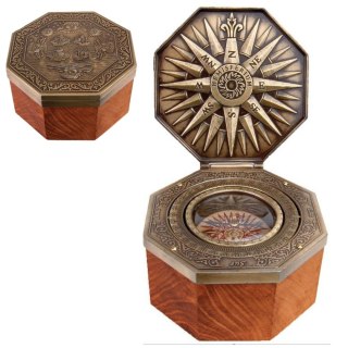 Ośmiokątny Kompas Magnetyczny z Systemem Cardana – Drewno i Mosiądz – 10,5 cm