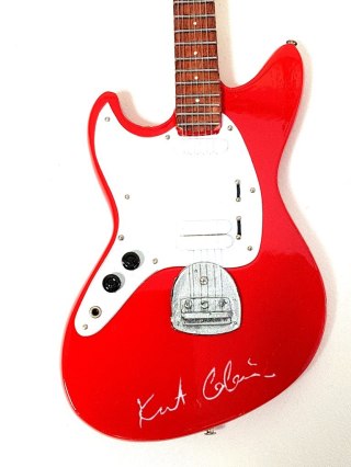 Miniaturowa Gitara z Drewna Mahoniowego – Motyw Grunge – Skala 1:4