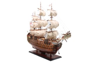 Model Żaglowca HMS Victory na Drewnianej Podstawie – 97 cm