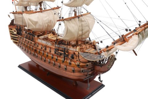 Model Żaglowca HMS Victory na Drewnianej Podstawie – 97 cm