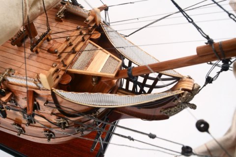 Model Żaglowca HMS Victory na Drewnianej Podstawie – 97 cm