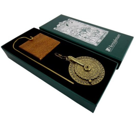 Miniaturowy Zegar Gwiazdowy (Nokturnal) na Drewnianej Podstawie – Wys. 13 cm