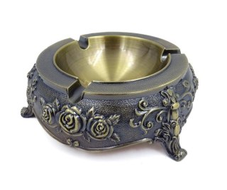 Popielniczka z Bogatymi Zdobieniami – Klasyczna Elegancja – 12 cm