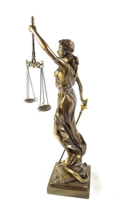 Rzeźba Dekoracyjna Temida – Bogini Sprawiedliwości – 35 cm