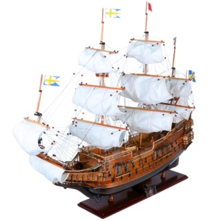 Model Żaglowca Vasa z Rozwiniętymi Żaglami na Drewnianej Podstawie – 96 cm