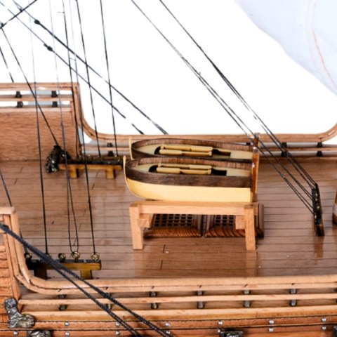 Model Żaglowca Vasa z Rozwiniętymi Żaglami na Drewnianej Podstawie – 96 cm