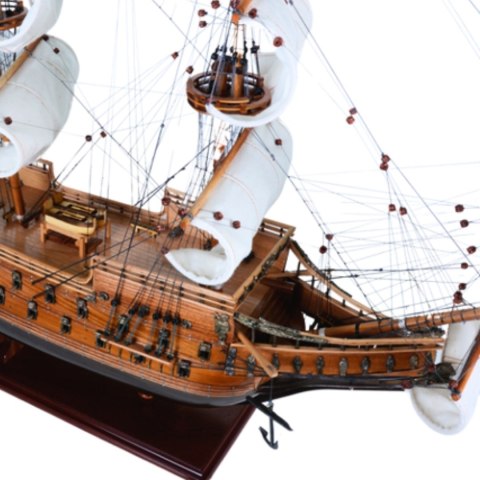 Model Żaglowca Vasa z Rozwiniętymi Żaglami na Drewnianej Podstawie – 96 cm
