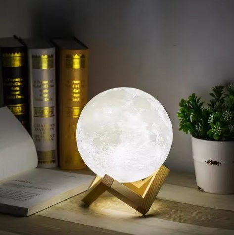 Lampka Nocna LED – Realistyczny Motyw Księżyca – Średnica 15 cm