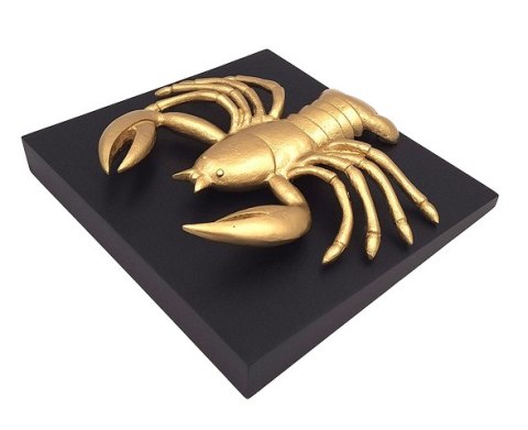 Złota Rzeźba Dekoracyjna na Drewnianej Podstawie – Znak Zodiaku Rak – Wys. 29 cm