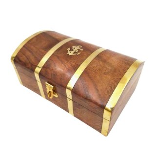Szkatułka Drewniana z Mosiężnym Akcentem – szer. 18 cm
