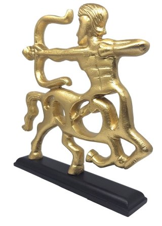 Złota Rzeźba Dekoracyjna na Drewnianej Podstawie – Znak Zodiaku Strzelec – 25 cm
