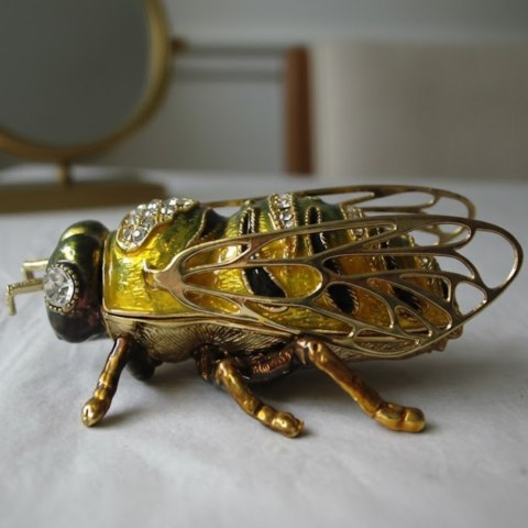 Szkatułka z Kryształami – Pszczoła – 7,5 cm