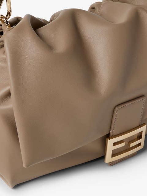 Torebka FENDI - Baguette Soft Large - Beżowa