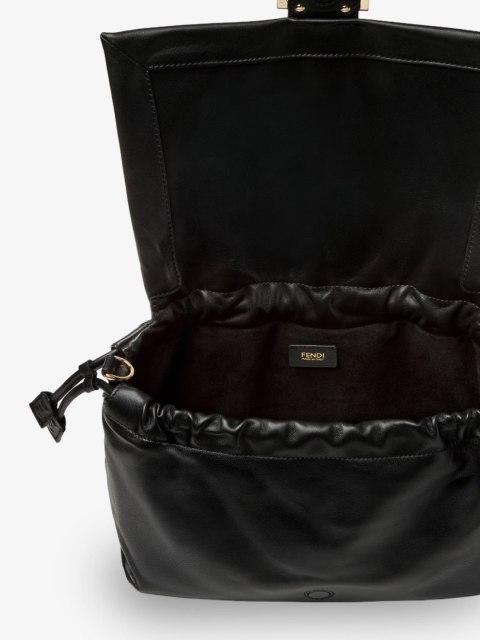 Torebka FENDI - Baguette Soft Large - Czarna