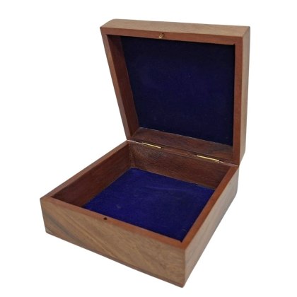 Pudełko Prezentowe Drewniane z Wypraską – 14 x 14 cm