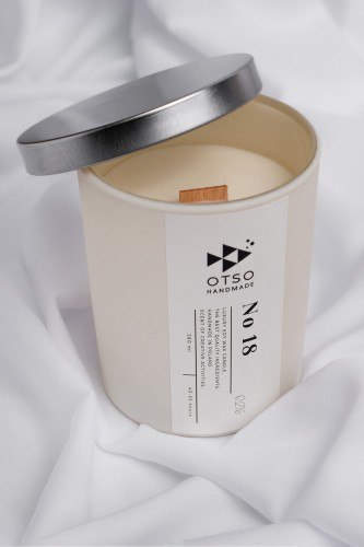 Świeca Sojowa: No. 18 White Edition (Ananas i Marakuja) – 280 ml