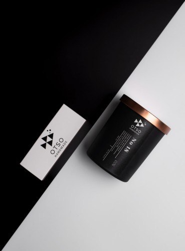 Świeca Sojowa: No. 18 Black Edition (Ananas i Marakuja) – 280 ml